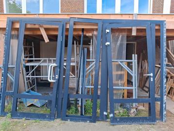 aluminium gelakte pui + 1 extra raam 236,5x386 beschikbaar voor biedingen