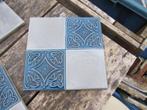 23 stuks Antieke wandtegels grijs met blauw relief 15x15cm