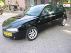 Alfa Romeo 147 1.6 T.Spark Veloce Distinctive, Gebruikt, 4 cilinders, 400 kg, Zwart