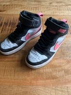 Nike Court Borough Mid 2 - Maat 35.5, Gebruikt, Meisje, Sportschoenen, Ophalen of Verzenden