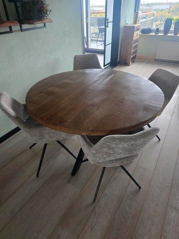 Eettafel ¤130+ 4 draaibare stoelen beschikbaar voor biedingen