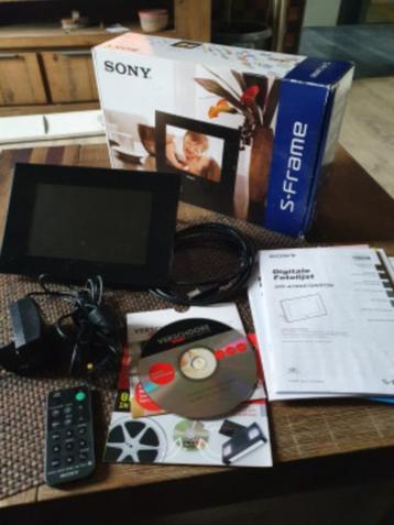 Zgan complete Sony DPF-D72W 7 inch digitale fotolijst in doo beschikbaar voor biedingen