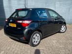 TOYOTA Yaris 1.5 Hybrid 100pk Automaat Active | Navigatie |, Auto's, Toyota, 12 maanden, Gebruikt, 4 cilinders, Zwart