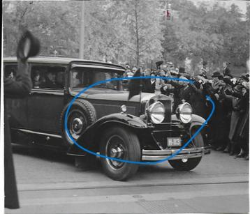 Cadillac foto kenteken Zuid Holland koningin gebouw beschikbaar voor biedingen