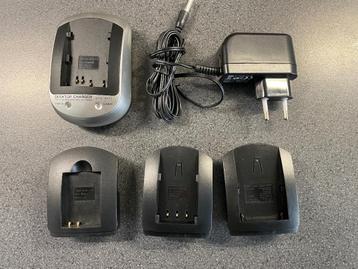 Desktop oplader voor fotocamera accu’s van diverse merken beschikbaar voor biedingen