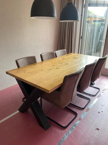 Eettafel met 6 stoelen beschikbaar voor biedingen