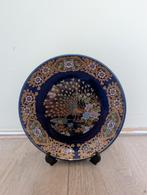Blauw porseleinen sierbord met pauw en gouden details, Ophalen of Verzenden