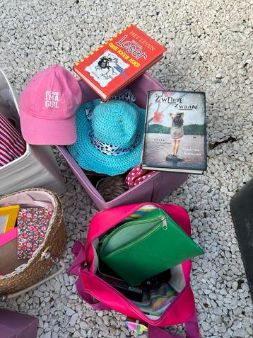 Meiden knutsel- en kleurspullen, boeken, accessoires beschikbaar voor biedingen