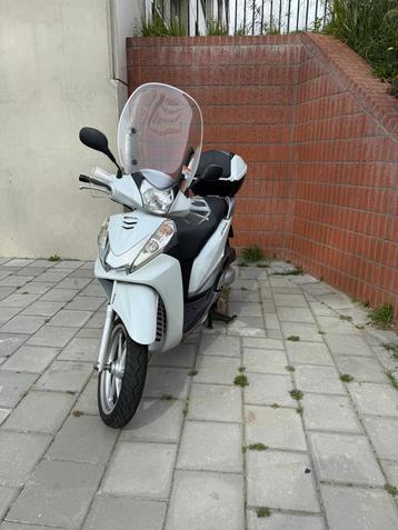 Honda SH300i ABS - incl. Splinternieuwe Michelin banden beschikbaar voor biedingen