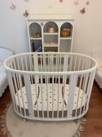 Stokke Sleepi V2 Mini + Bed Extension Kit + matrasjes, Kinderen en Baby's, Babywiegjes en Ledikanten, Ledikant, Ophalen of Verzenden