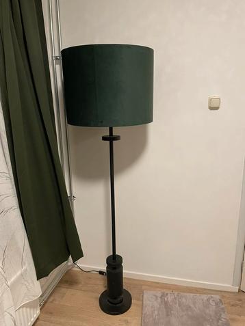 Grote groene lamp beschikbaar voor biedingen