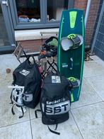 Slingshot kitesurf set: 2 kites, board, harnas, bar, pomp, Ophalen, Gebruikt, Board