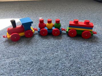 Houten speelgoedtrein beschikbaar voor biedingen