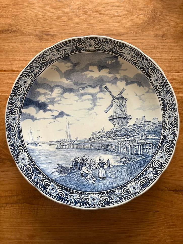 Boch Belgium groot Delfts Blauw wandbord waterrijk landschap, Antiek en Kunst, Antiek | Wandborden en Tegels, Ophalen of Verzenden