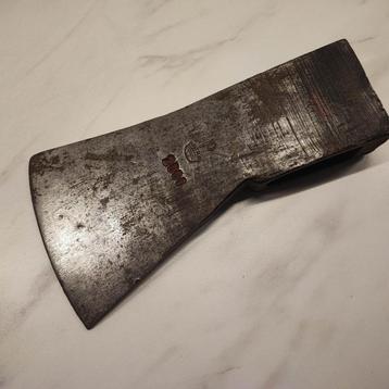 Zware hakbijl 2000 gr beschikbaar voor biedingen