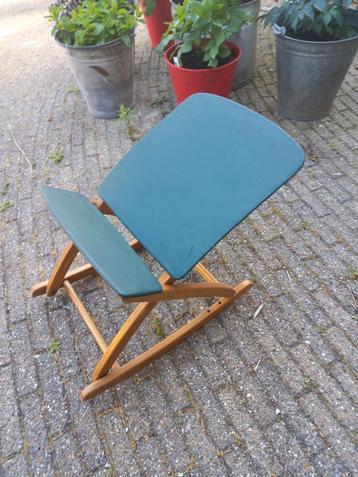Retro opklapbaar voetenbank beschikbaar voor biedingen