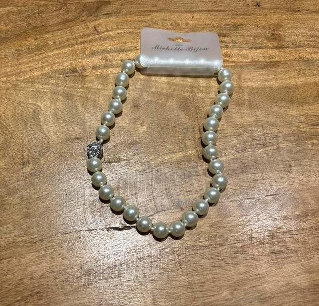 Parelsnoer met magneetsluiting, Sieraden, Tassen en Uiterlijk, Kettingen, Ophalen of Verzenden, Nieuw, Wit, Kunststof