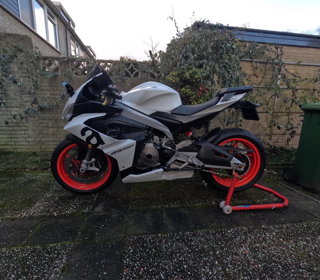 Aprilia RS 660 - Nieuwstaat, sportieve motor!, 2 cilinders, Motorrijbewijs A, 660 cc, Super Sport