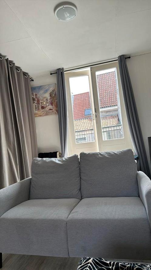 Mooi ikea 2 zits bank grijs, Huis en Inrichting, Stoffering | Gordijnen en Lamellen, Zo goed als nieuw, Minder dan 100 cm, Grijs