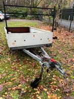Aanhangwagen. Lege vouwwagen als aanhanger, Ophalen, Gebruikt