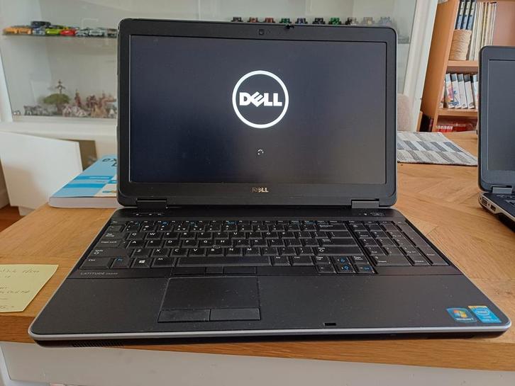 Laptop Dell, Computers en Software, Windows Laptops, Gebruikt, 15 inch, SSD, 2 tot 3 Ghz, 8 GB, Qwerty, Ophalen of Verzenden