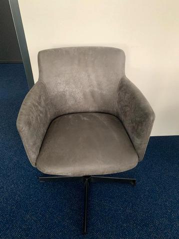 Set van 6 comfortabele stoelen beschikbaar voor biedingen