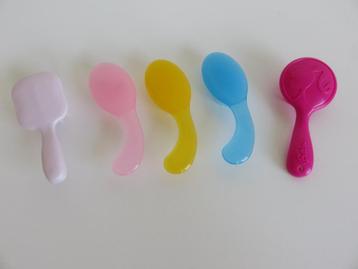 Set van 5 borstels voor Barbie of andere poppen beschikbaar voor biedingen