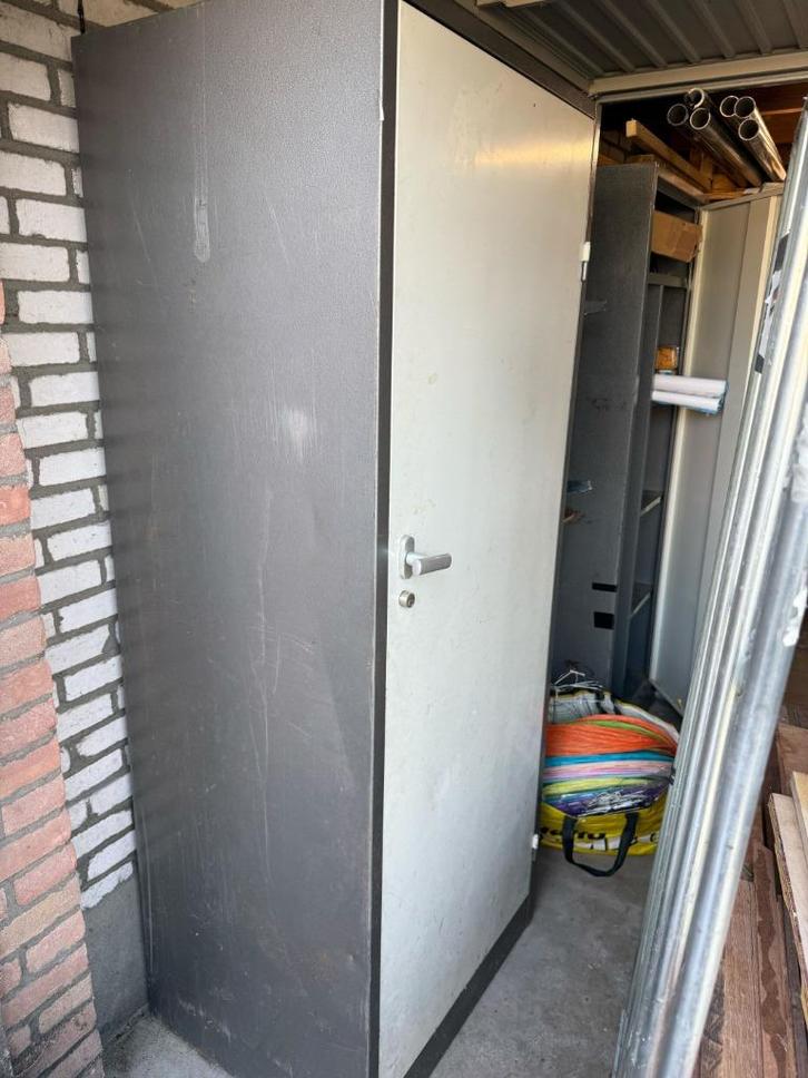 Oude metalen opbergkast, Huis en Inrichting, Kasten | Stellingkasten, Ophalen