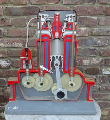 schoolmodel studiemodel leermodel dieselmotor beschikbaar voor biedingen
