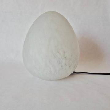 Tafellamp W.L.P. in eivorm | Vintage glazen lamp beschikbaar voor biedingen