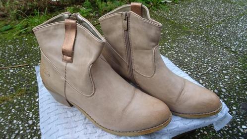 FABs laarsje 40, Kleding | Dames, Schoenen, Zo goed als nieuw, Schoenen met lage hakken, Beige, Ophalen of Verzenden