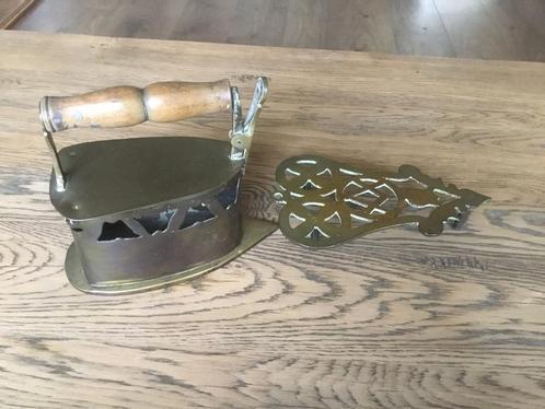 Mooi antiek koperen strijkijzer met onderzetter, Antiek en Kunst, Antiek | Koper en Brons, Ophalen of Verzenden