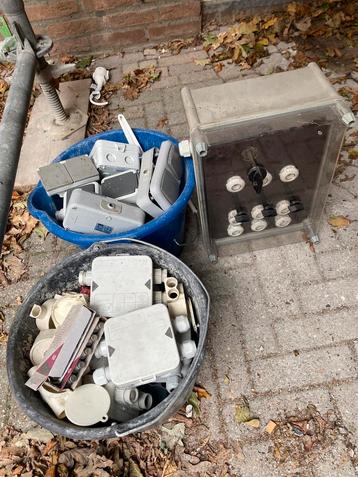Oude stoppenkast en schakelmateriaal beschikbaar voor biedingen