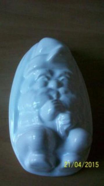 Grote puddingvorm in de vorm van een kabouter beschikbaar voor biedingen