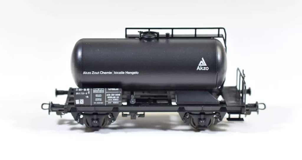 Liliput 250 44 en 250 46: twee twee-assige ketelwagens Akzo, Hobby en Vrije tijd, Gelijkstroom, Wagon, Ophalen of Verzenden, Zo goed als nieuw