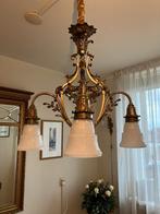 vuurvergulde vier-armige kroonluchter met wit-glazen kappen, Ophalen, Gebruikt, Glas