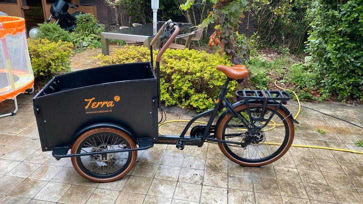 Electrische bakfiets, Fietsen en Brommers, Fietsen | Bakfietsen, Zo goed als nieuw, Overige merken, 4 kinderen of meer, Ophalen
