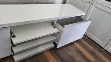 T.v.meubel van Ikea, besta