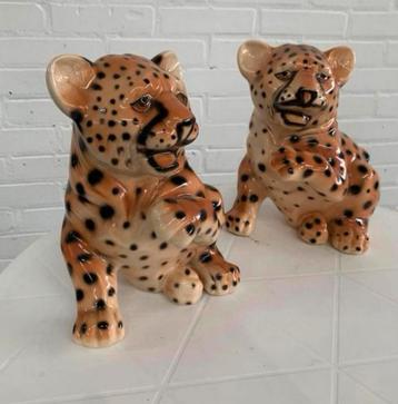 Beeld twee mid century luipaard welpen vintage beelden 70s. beschikbaar voor biedingen