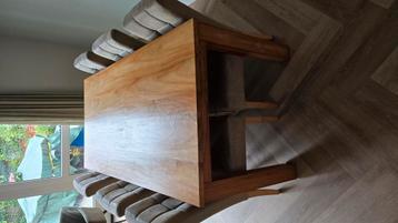 Massief eiken eettafel met 6 stoelen beschikbaar voor biedingen