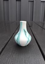 Zeldzaam mooi Gouda plateel Flora Liane mini vaasje, Ophalen of Verzenden