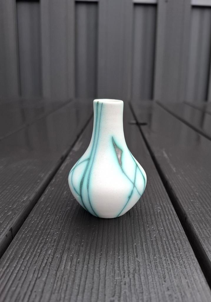 Zeldzaam mooi Gouda plateel Flora Liane mini vaasje, Antiek en Kunst, Antiek | Keramiek en Aardewerk, Ophalen of Verzenden