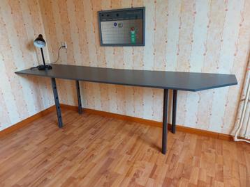 Bureaublad met poten