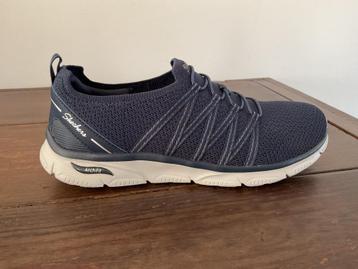 Skechers instappers maat 39 z.g.a.n. beschikbaar voor biedingen