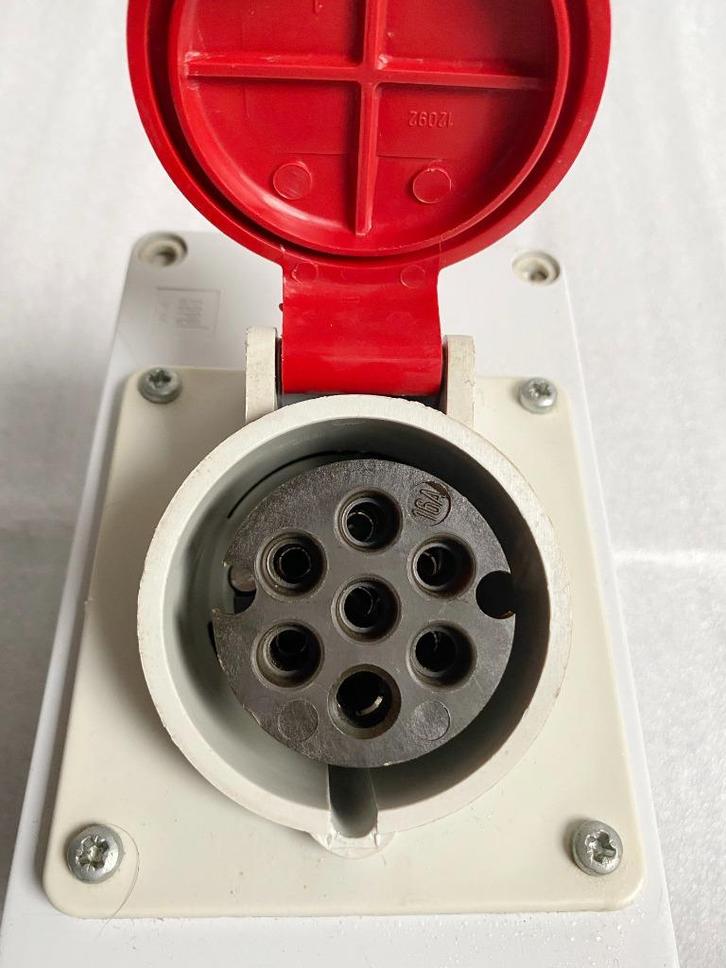 Sterkstroom, 7-polige WCD., Doe-het-zelf en Verbouw, Elektra en Kabels, Zo goed als nieuw, Stopcontact, Ophalen of Verzenden