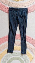 Donkerblauwe legging maat 110-116. Met gaten op knie, Broek, Gebruikt, Meisje, Ophalen of Verzenden