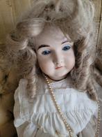 Oudere gelede pop met bruidskroontje, Ophalen of Verzenden