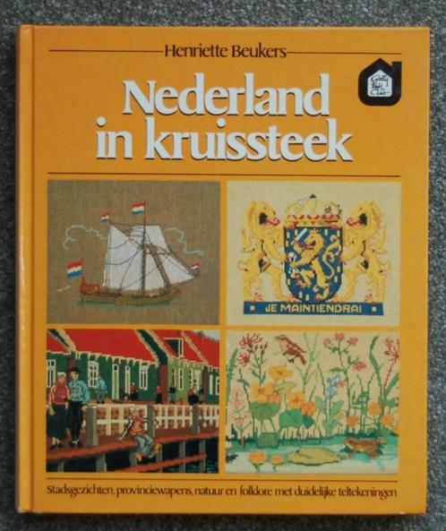 MERKLAPPEN : NEDERLAND IN KRUISSTEEK, Henriette Beukers, Boeken, Hobby en Vrije tijd, Zo goed als nieuw, Borduren en Naaien, Ophalen of Verzenden