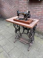 Singer naaimachine compleet met Kayser naaitafel., Antiek en Kunst, Antiek | Naaimachines, Ophalen