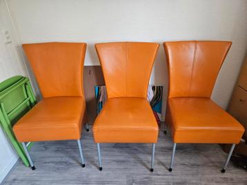 GRATIS Lederen stoelen Oranje.  beschikbaar voor biedingen